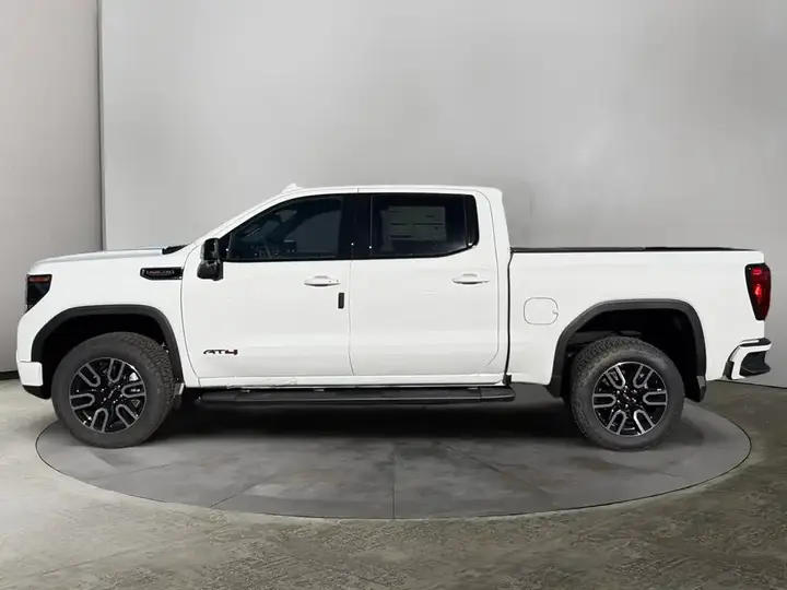 GMC Sierra 1500 2026 photo 2