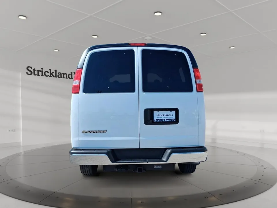 Chevrolet Express 2023 photo 3