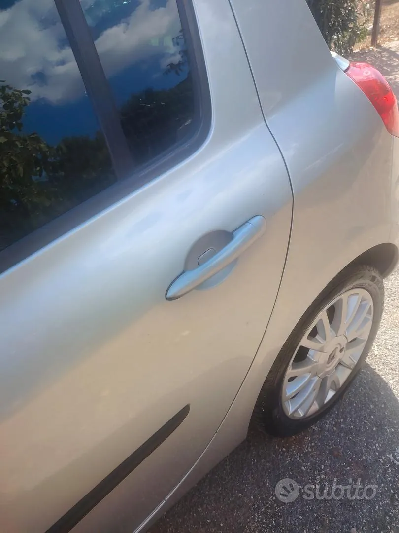 Renault Clio 2009 photo 3