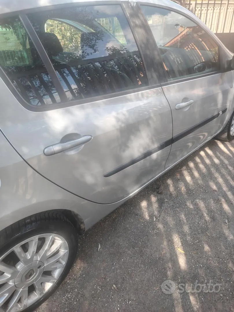 Renault Clio 2009 photo 4