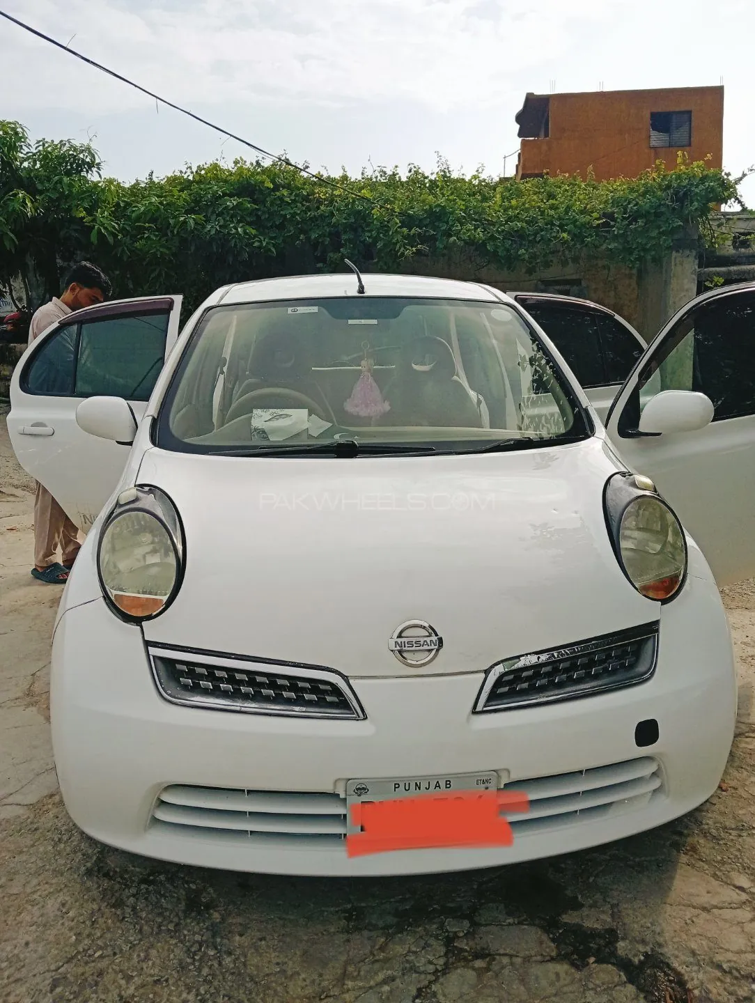 Nissan March