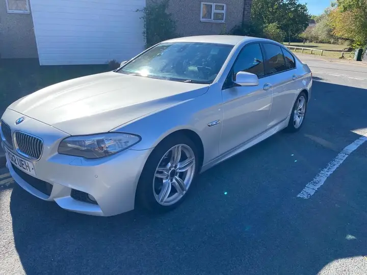 BMW 5 Series 2012 photo 2