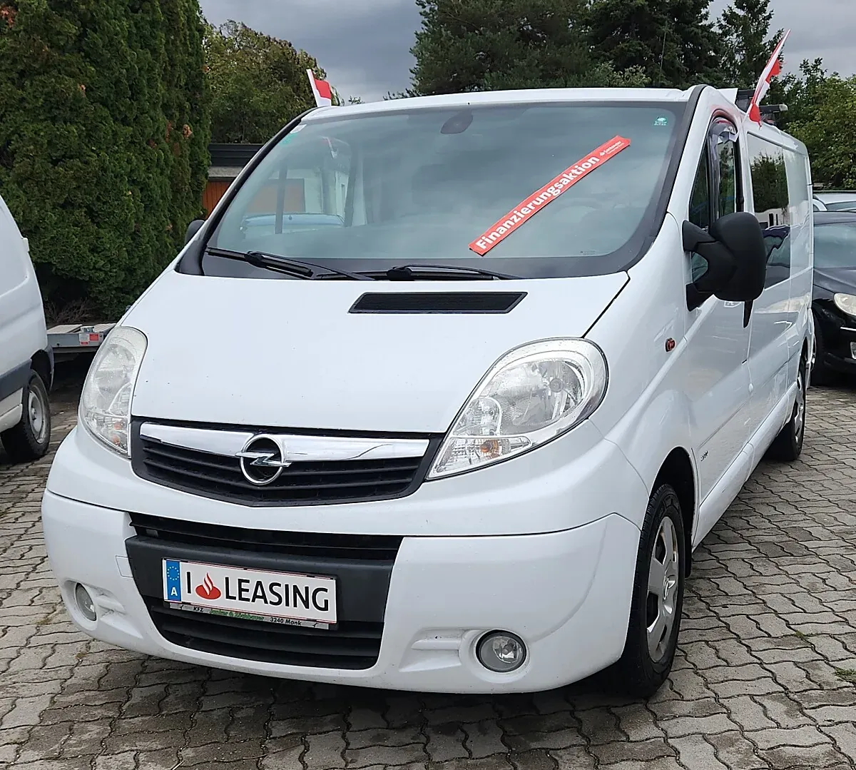 Opel Vivaro 2011 photo 2