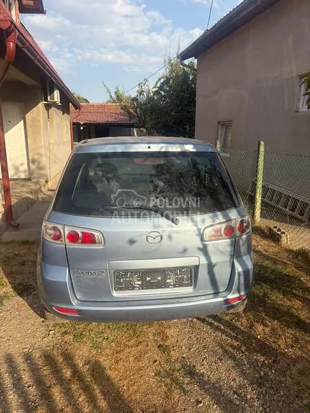 Mazda 2 2006 photo 4