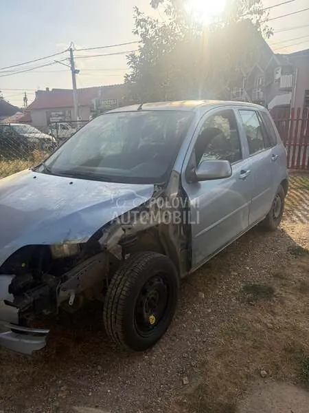 Mazda 2 2006 photo 2
