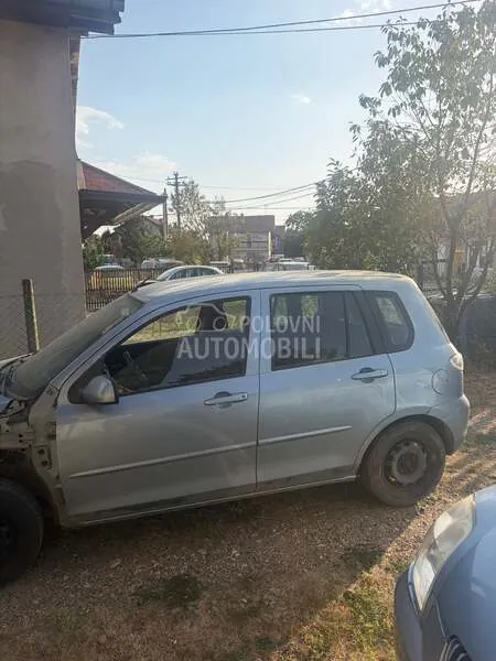 Mazda 2 2006 photo 3