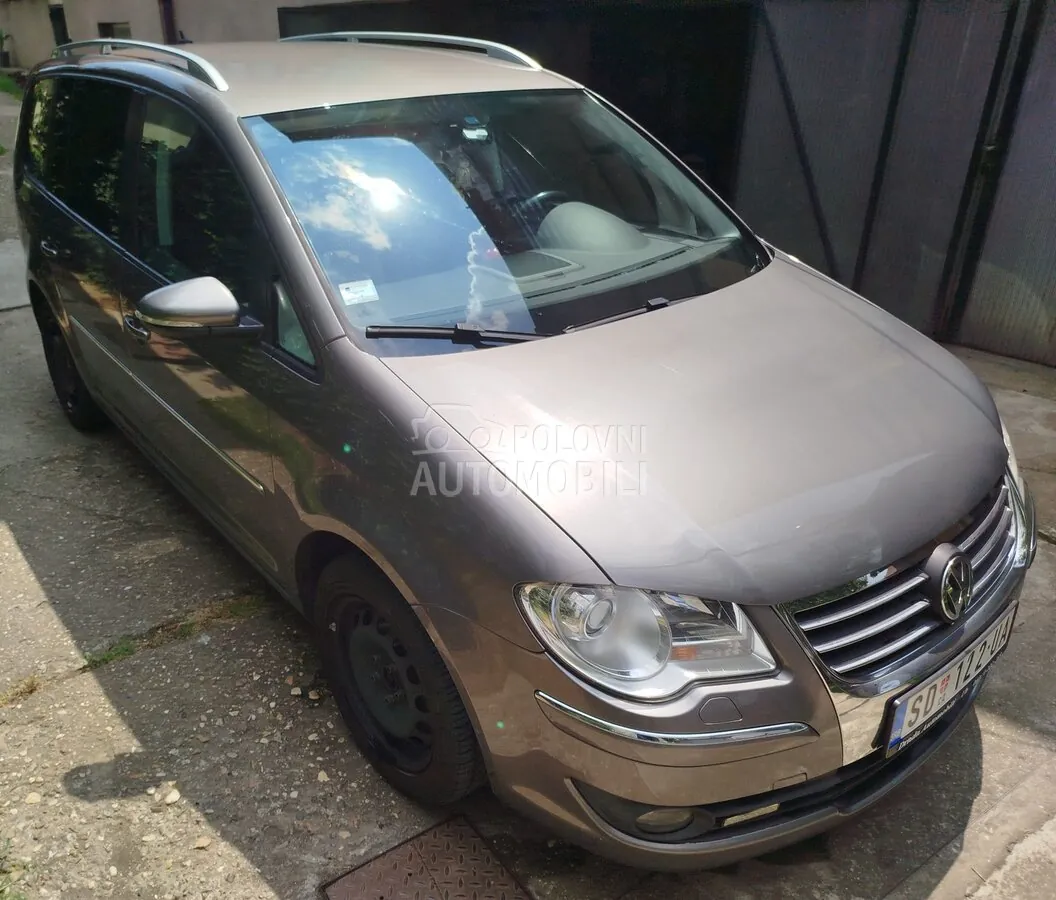 Volkswagen Touran 2010 photo 2