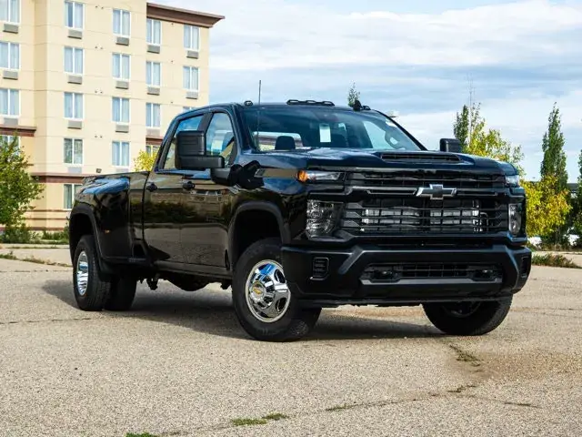 Chevrolet Silverado 2026 photo 2