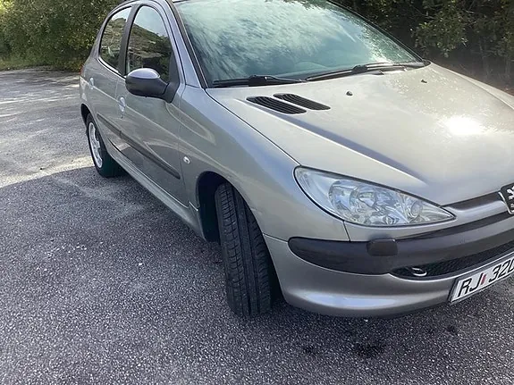 Peugeot 206 2005 photo 2