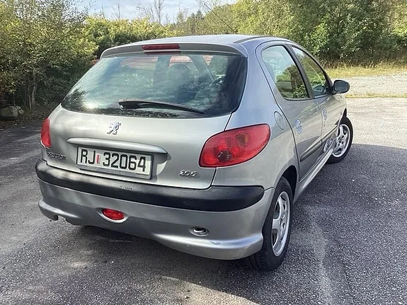 Peugeot 206 2005 photo 3