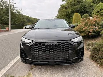 Audi Q3 2021 photo 2