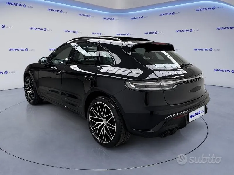 Porsche Macan 2023 photo 2