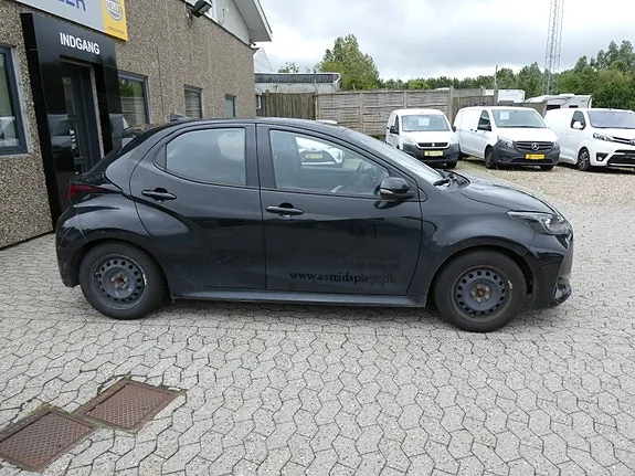 Toyota Yaris 2022 photo 2
