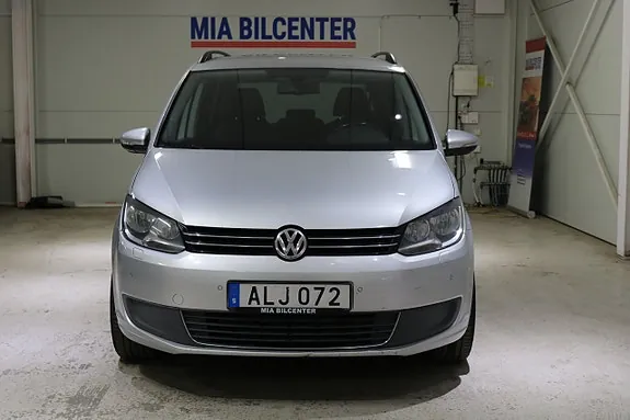 Volkswagen Touran 2011 photo 2