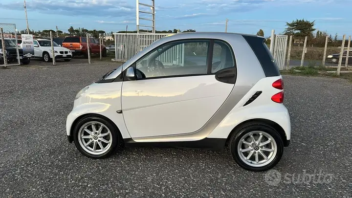Smart Fortwo 2010 photo 2