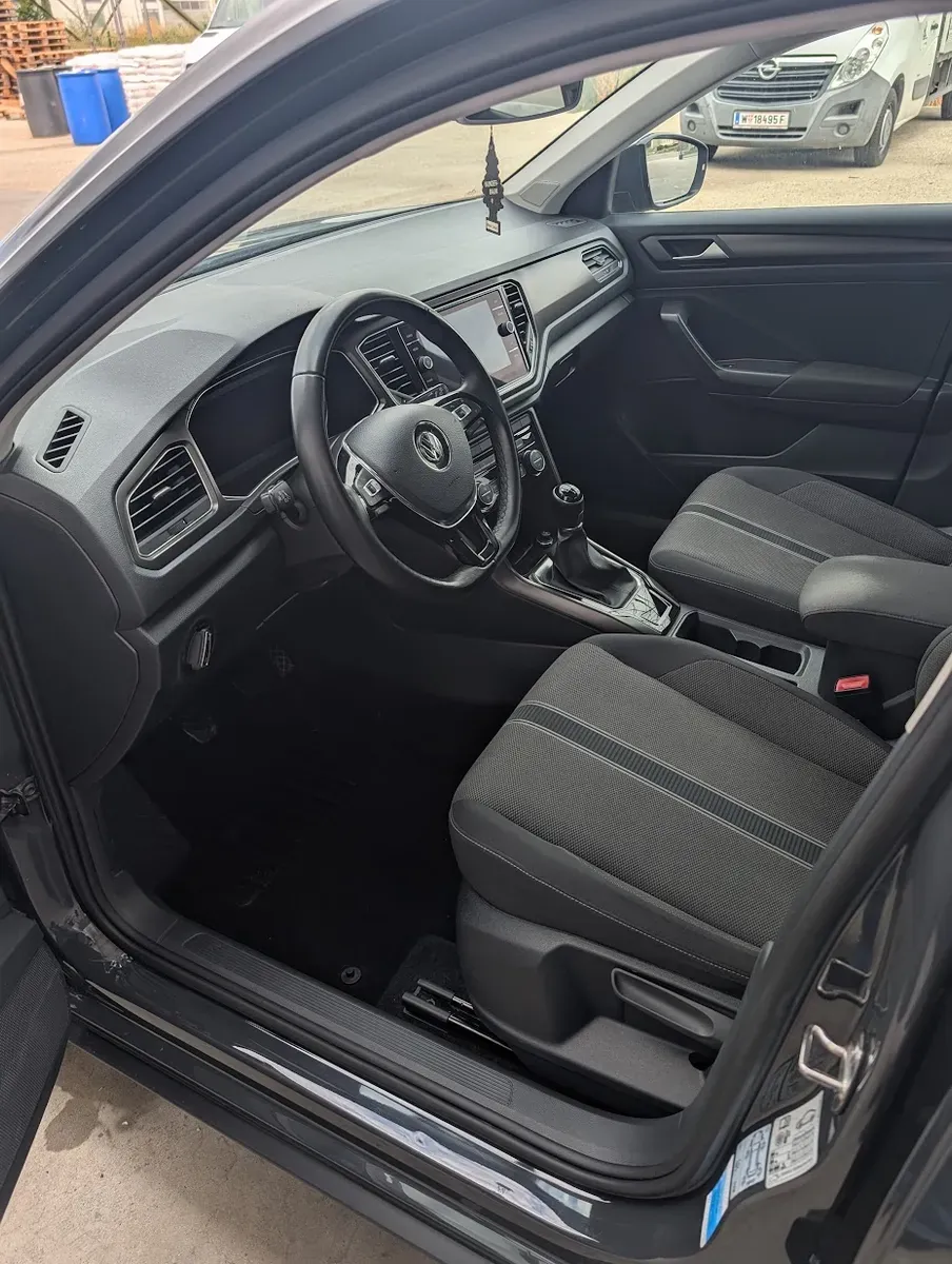 Volkswagen T-Roc 2018 photo 2