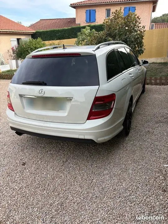 Mercedes-Benz C-Class 2010 photo 2