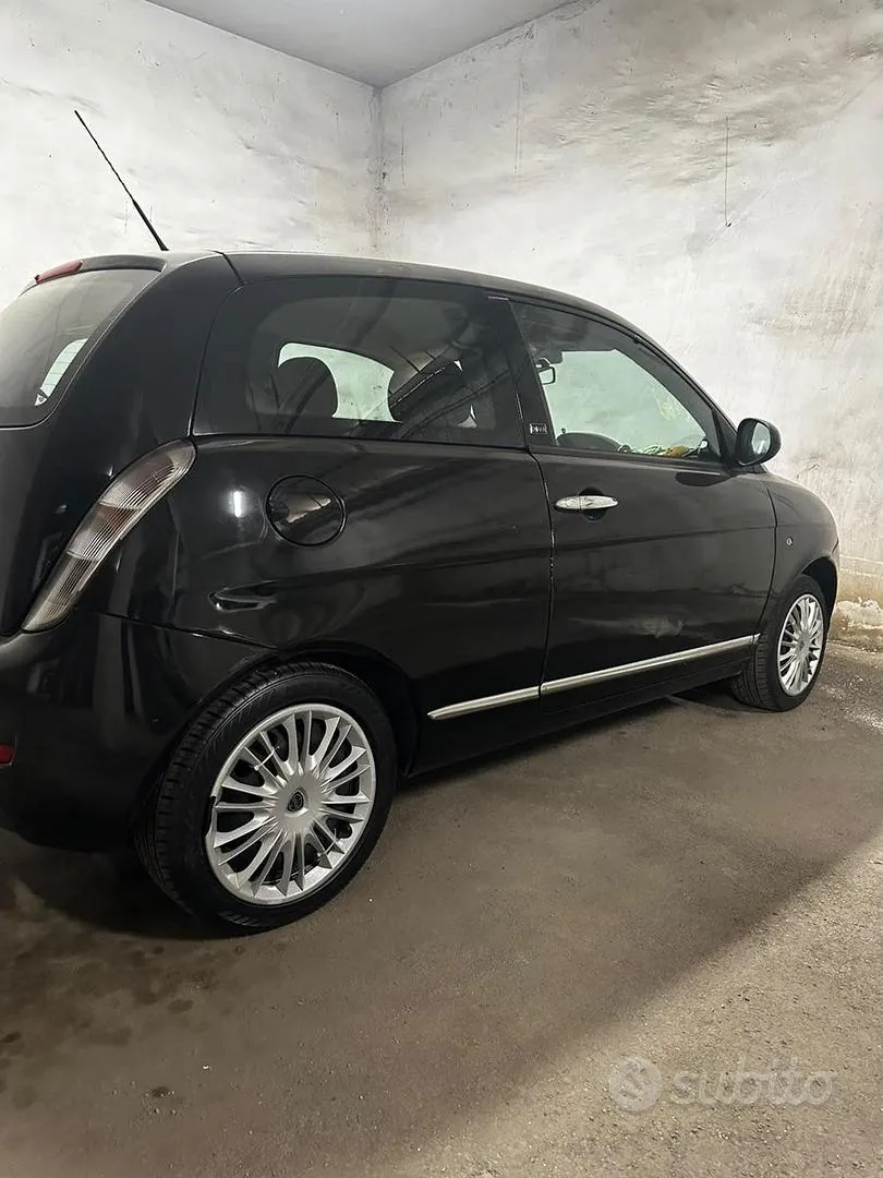 Lancia Ypsilon 2011 photo 2