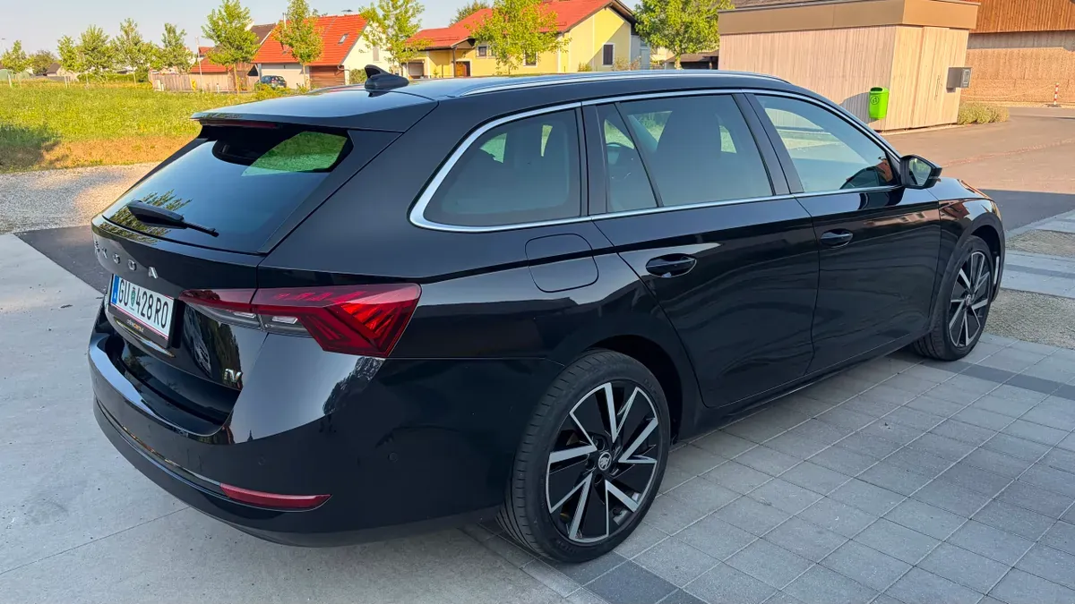 Skoda Octavia 2021 photo 2