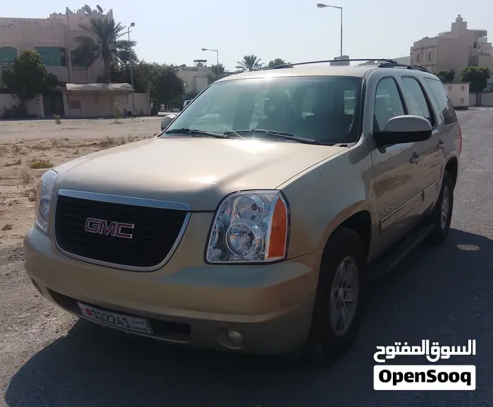 GMC Yukon 2010 photo 2