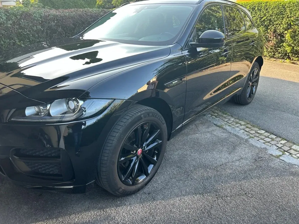 Jaguar F-Pace 2018 photo 2