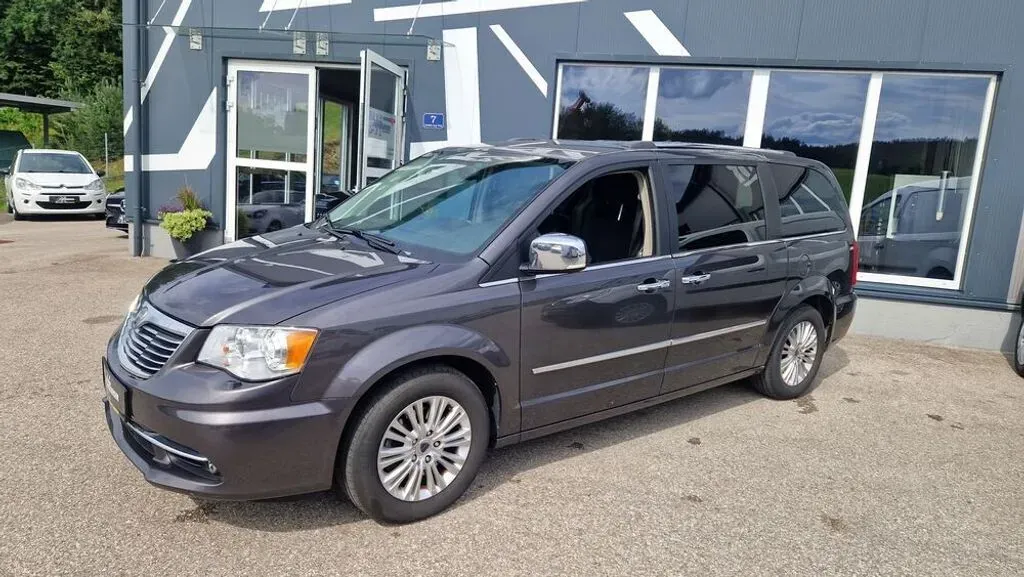 Lancia Voyager 2015 photo 3