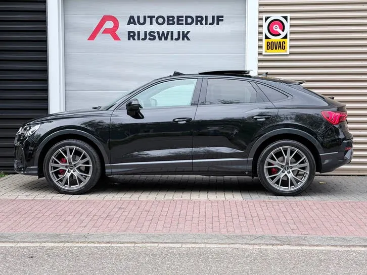 Audi Q3 2021 photo 2