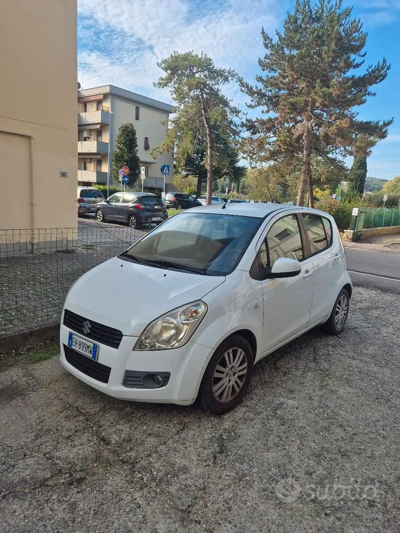 Suzuki Splash 2011 photo 2