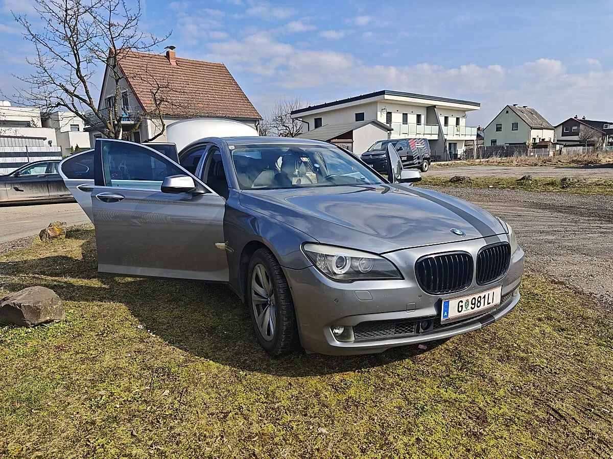 BMW 7 Series 2009 photo 3