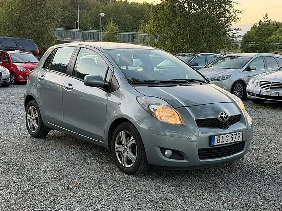 Toyota Yaris 2011 photo 2