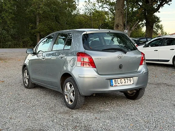 Toyota Yaris 2011 photo 3