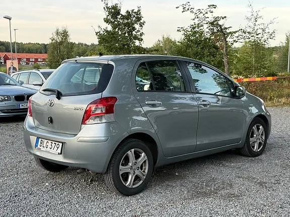 Toyota Yaris 2011 photo 4