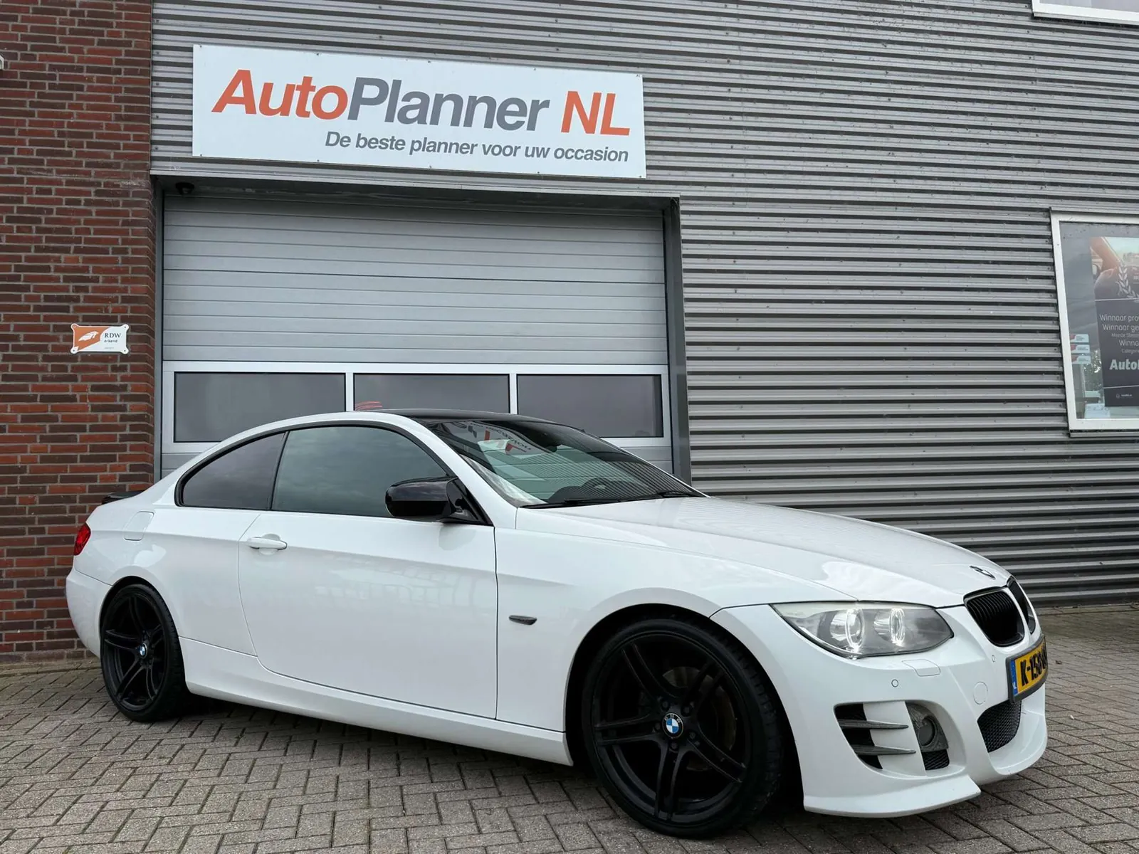 BMW 320I 2010 photo 2