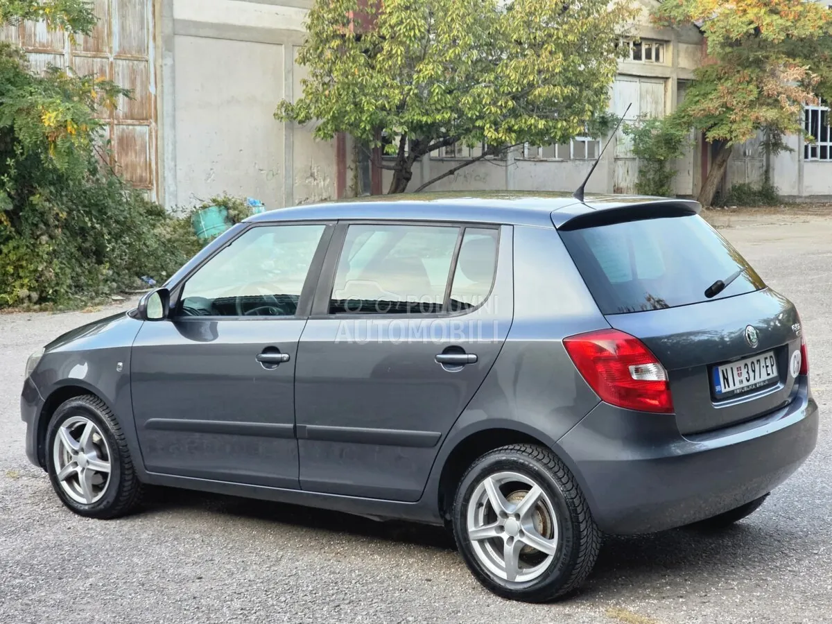 Skoda Fabia 2010 photo 4