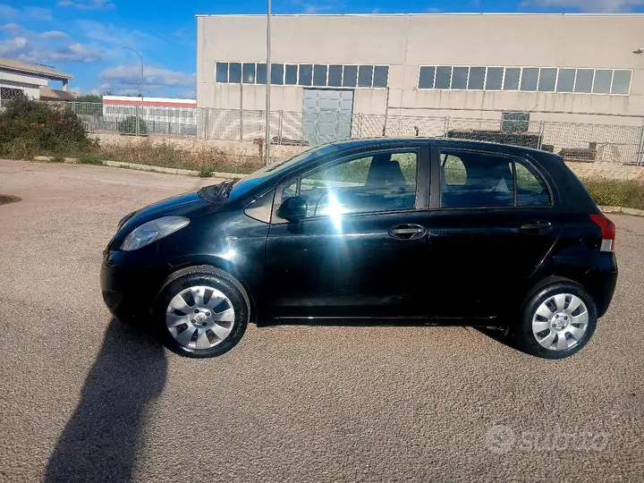 Toyota Yaris 2009 photo 2