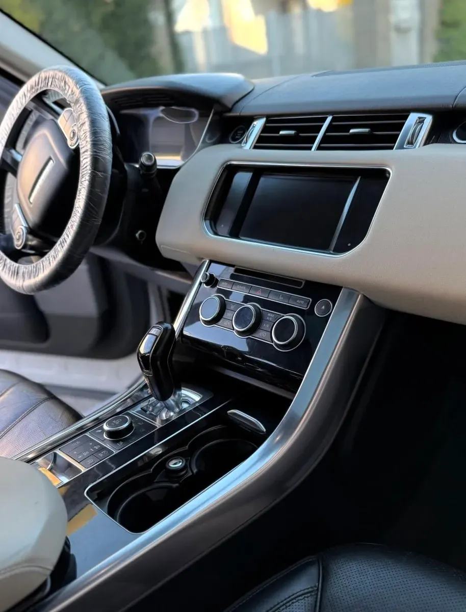Land Rover Range Rover Sport 2013 photo 3