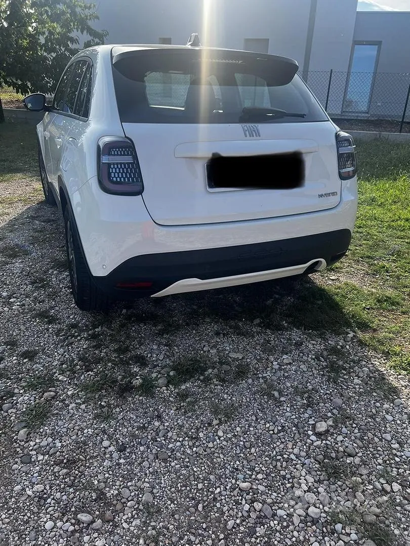 Fiat 600 Hybrid Icon 2025 photo 2
