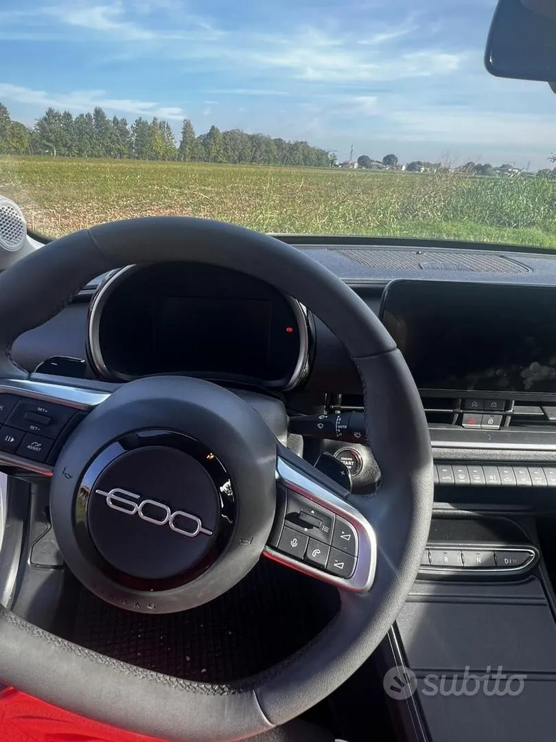 Fiat 600 Hybrid Icon 2025 photo 4