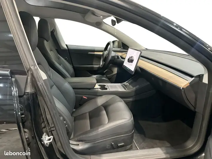 Tesla Model 3 2023 photo 4
