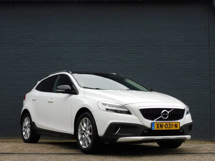 Volvo V40 2019 photo 2