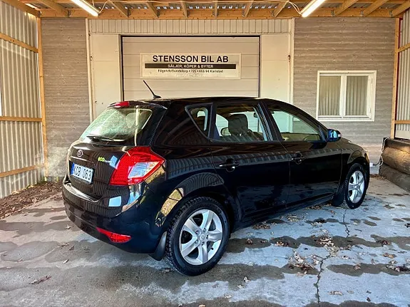 Kia Ceed 2010 photo 5