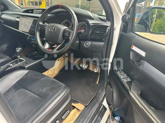Toyota Hilux 2024 photo 2
