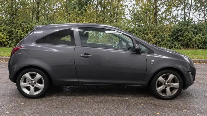 Vauxhall Corsa 2012 photo 2