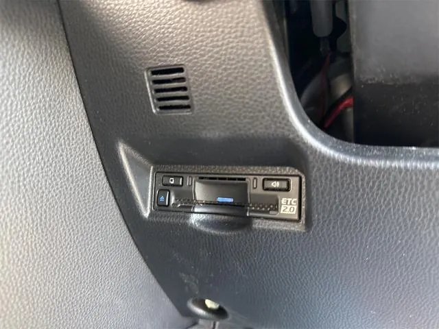 Toyota Voxy 2022 photo 4