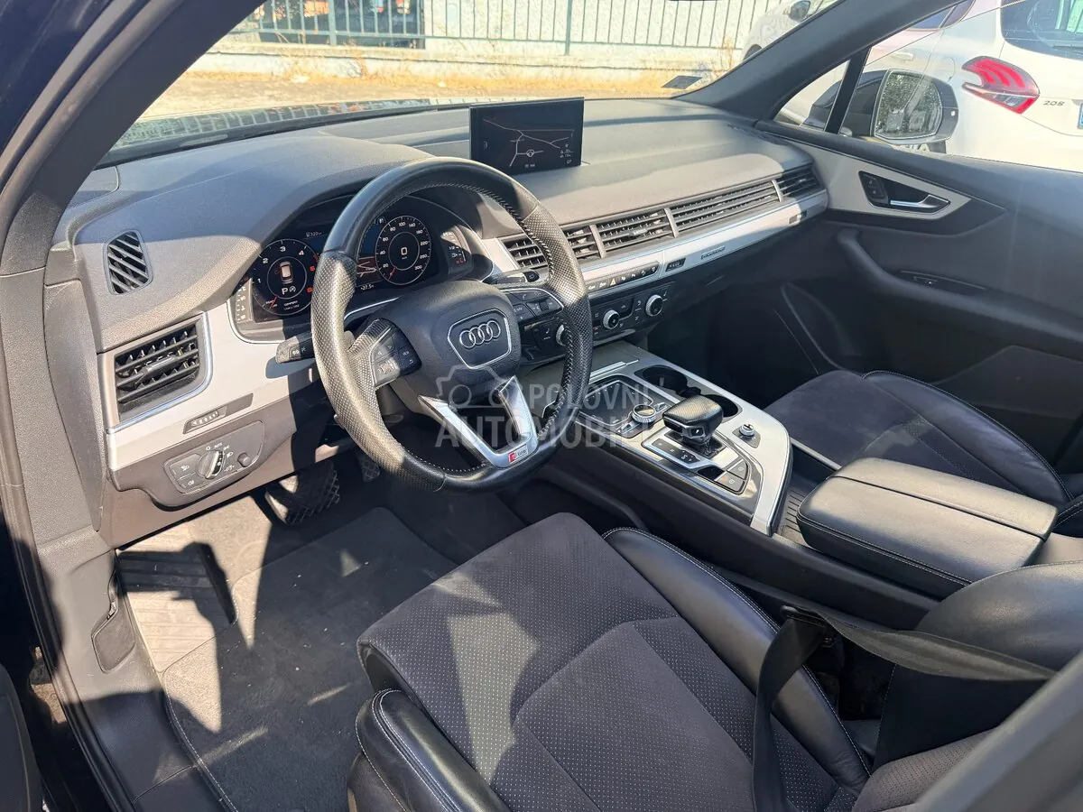 Audi Q7 2016 photo 2