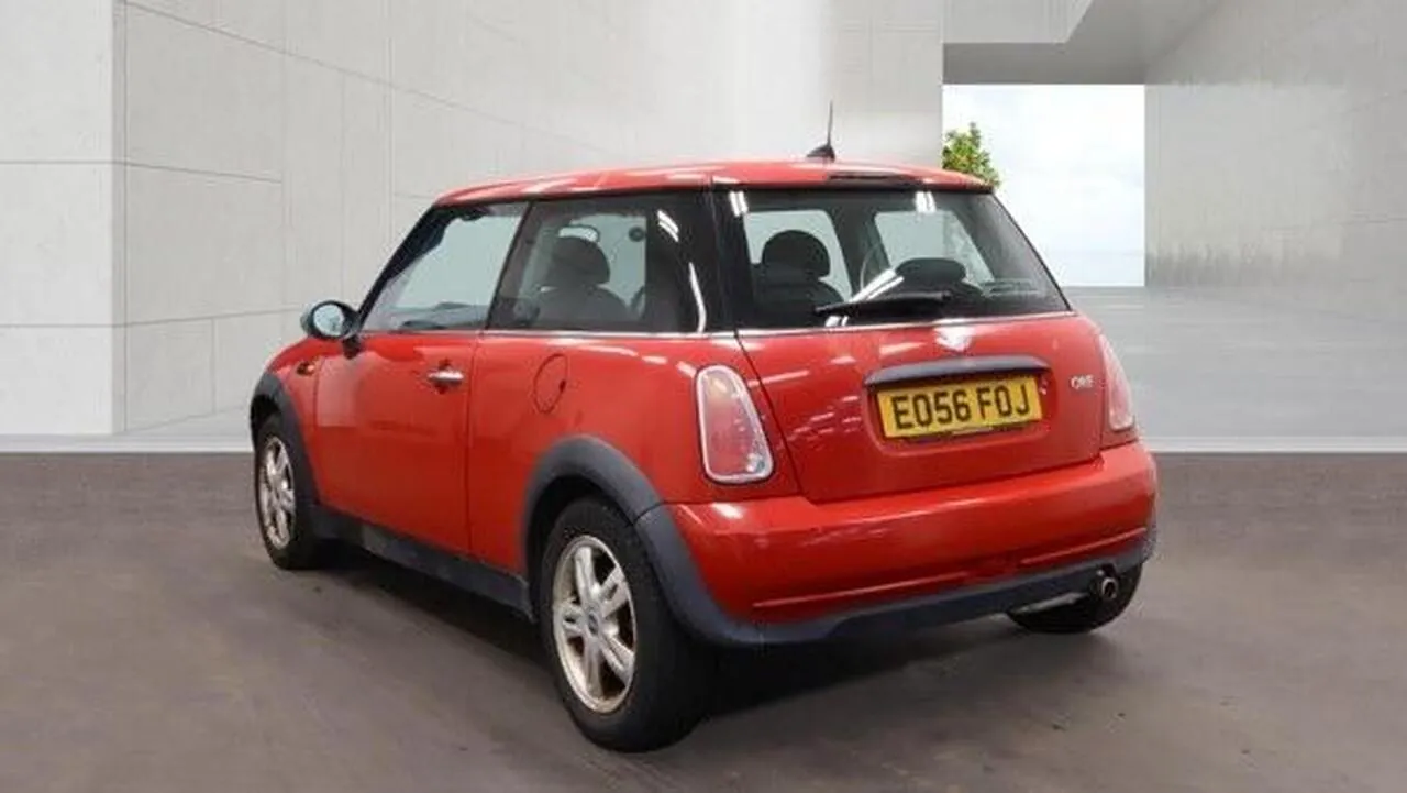 Mini Hatch 2006 photo 4