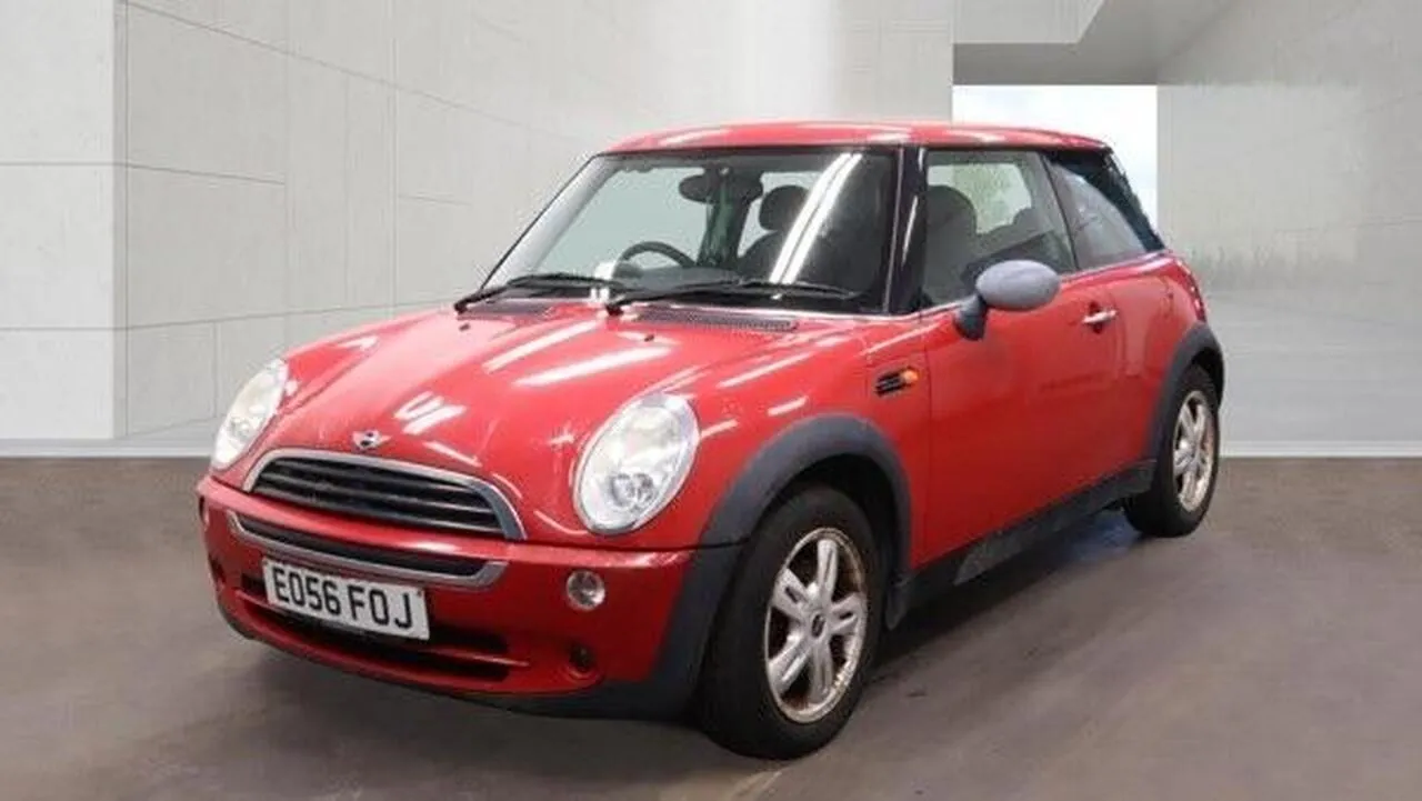 Mini Hatch 2006 photo 3