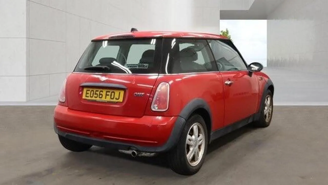 Mini Hatch 2006 photo 5
