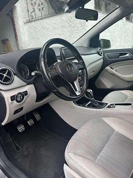 Mercedes-Benz B 180 2012 photo 4