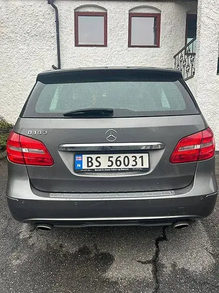Mercedes-Benz B 180 2012 photo 2
